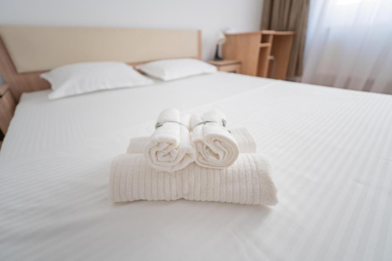Hotel Studio Titan 布加勒斯特 外观 照片